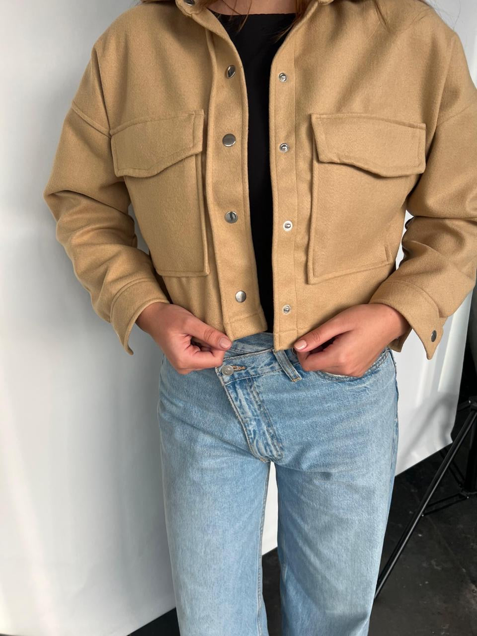 CHAQUETA CROPPED CAMEL